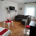 Mia Apartman *